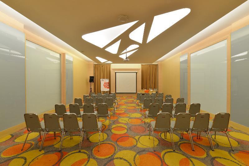 HARRIS Hotel&Conventions Ciumbuleuit - Bandung Exterior foto